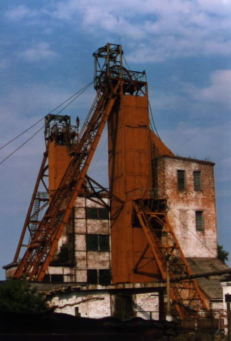 rusty mine (42K JPEG)