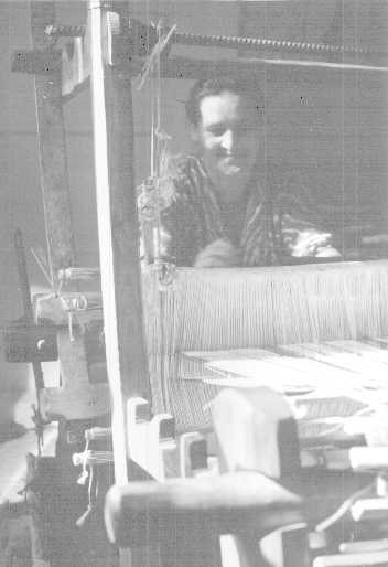Picture: Woman working at a loom (15K JPEG 514x352)