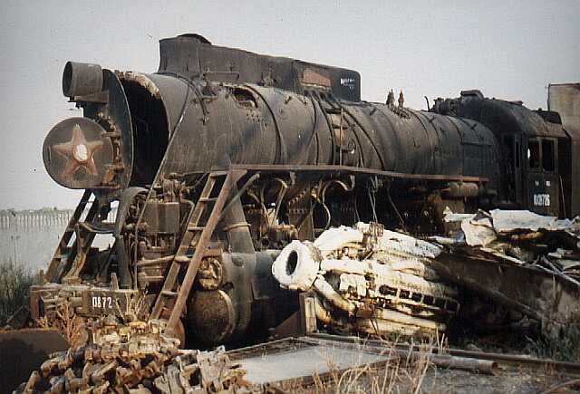 Some steam engines on a scrapyard Krym, Ukraine (41K)
